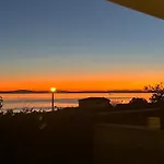 Znjan Beachfront Luxury Beautiful New Apartment With Garden Jacuzzi And Sauna